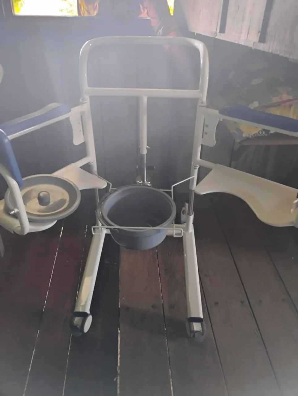 Cadeira de rodas e cadeira de necessidades fisiologicas - Foto 5