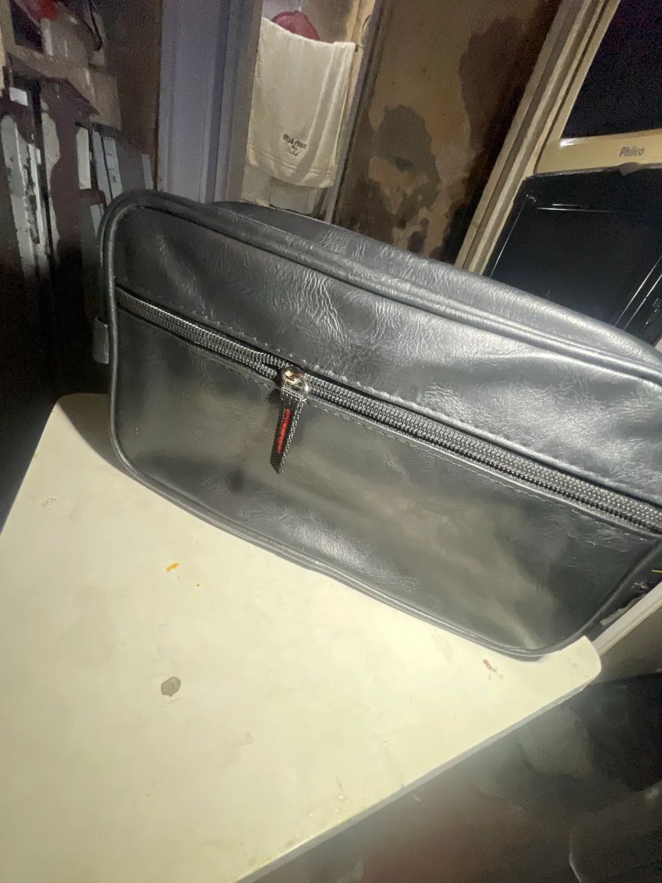 Necessaire preta de couro bolsa estojo 