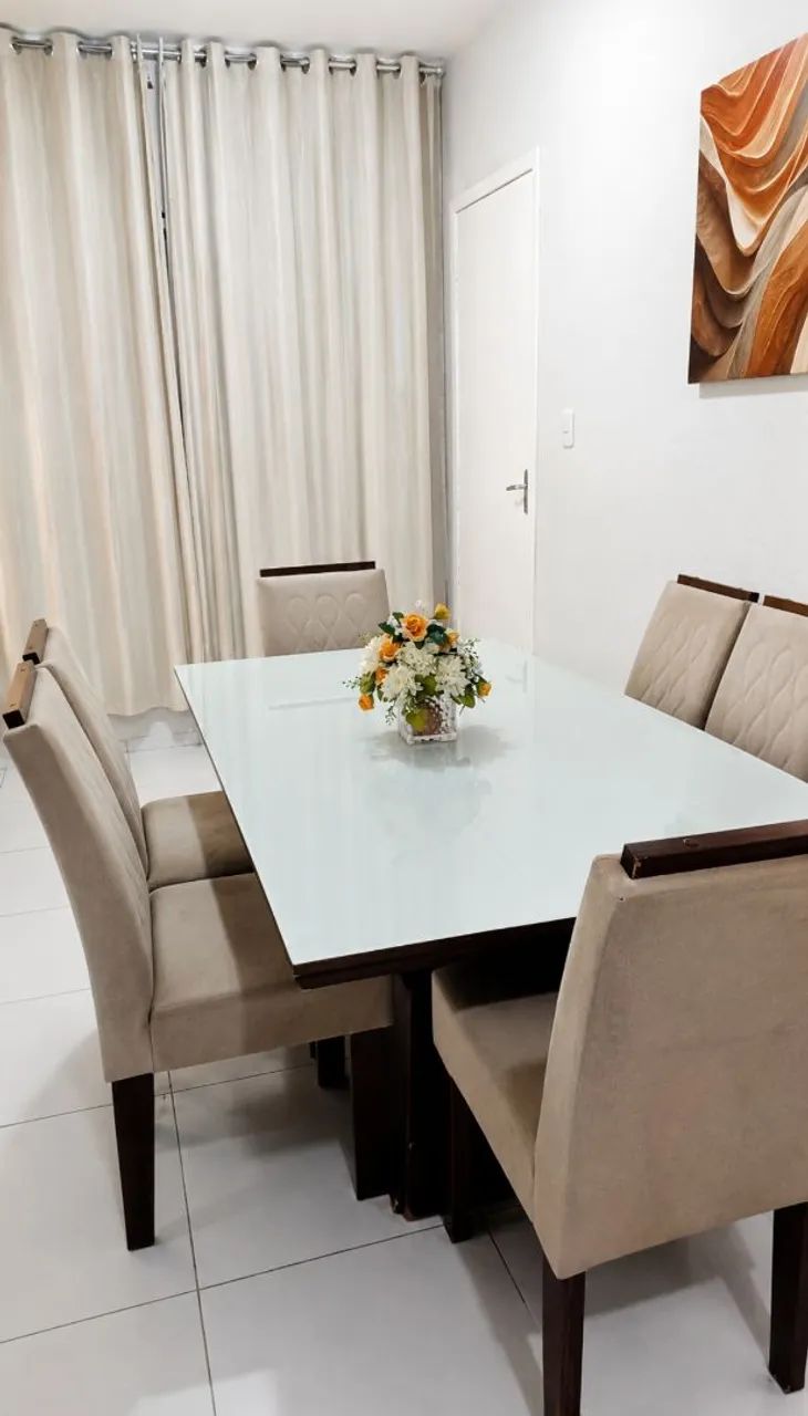 Mesa de jantar com 6 cadeiras 