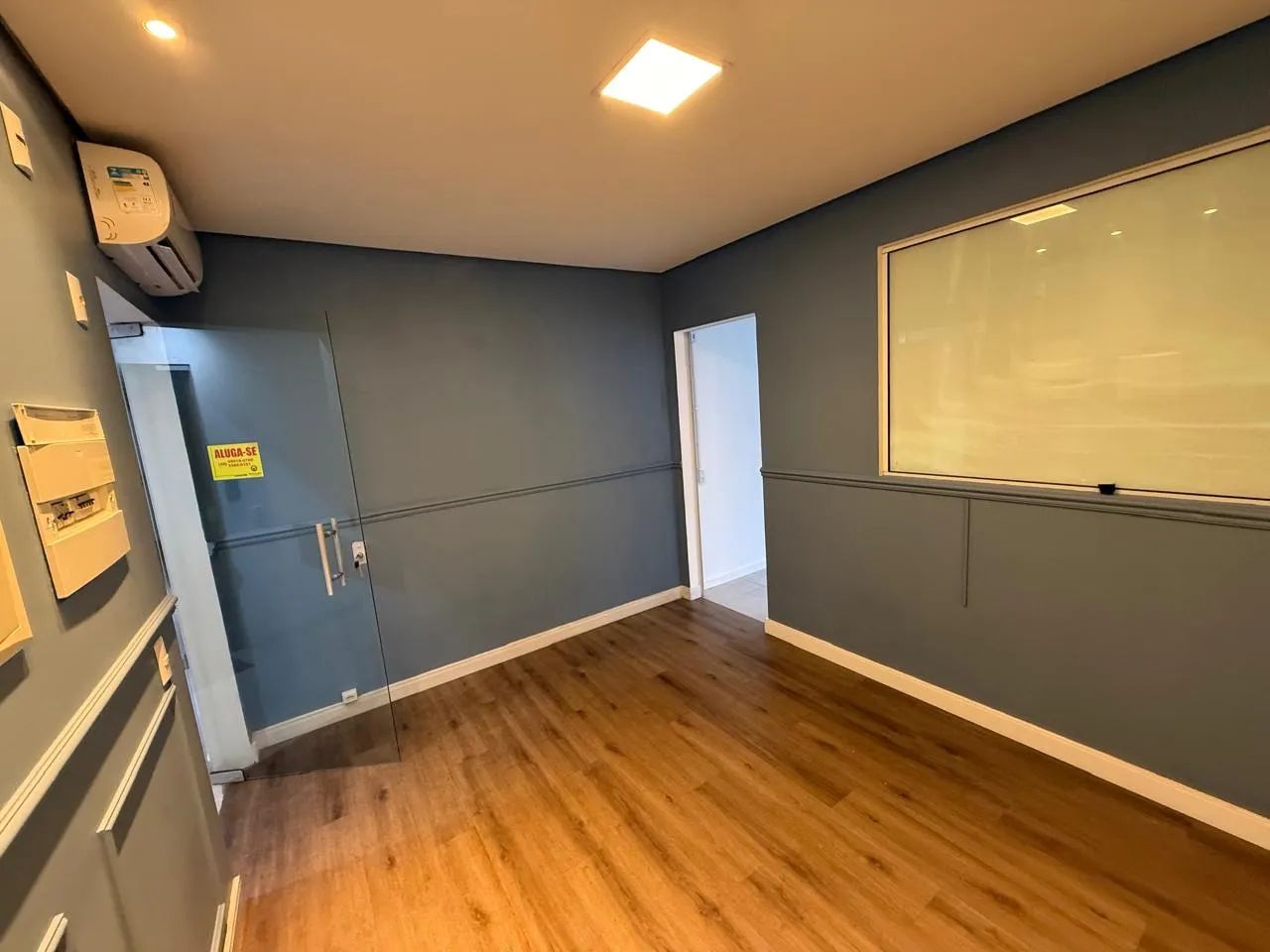 Alugo sala comercial Kennedy Towers 