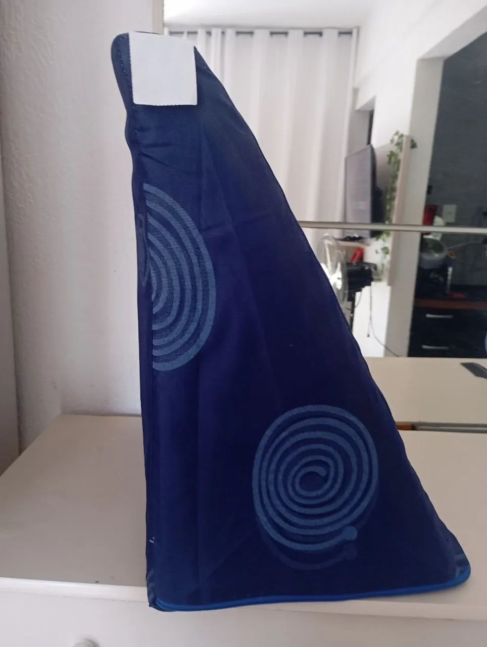 Encosto triangular