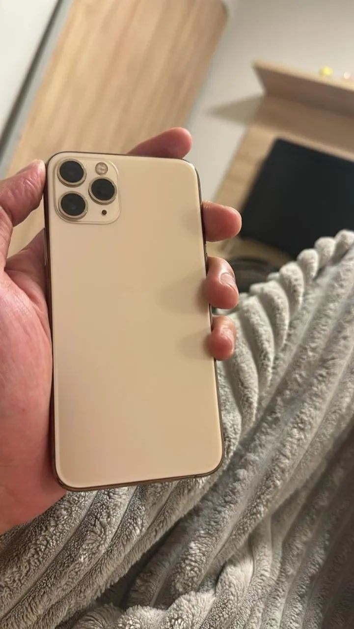A venda iphone 11 pro 256gb - Celulares e Smartphones - Centro