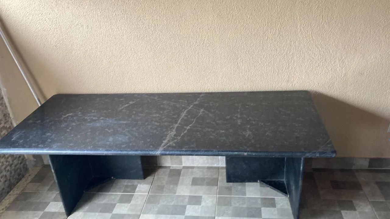 Mesa de mármore preta 