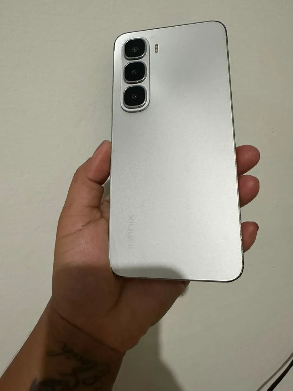 Vendo infinix hot 60i 256GB - Foto 2