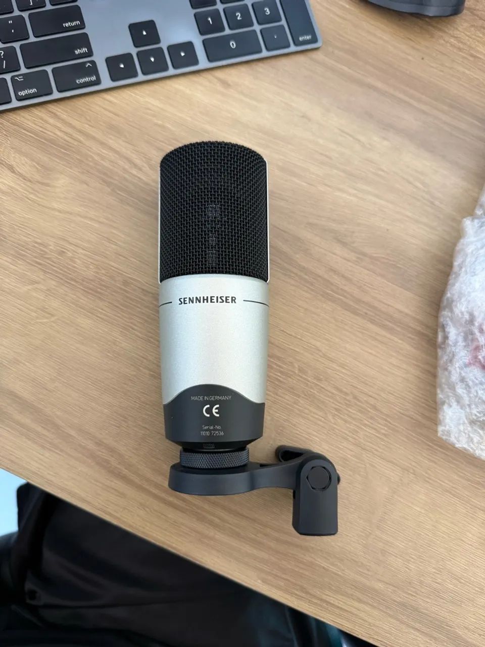 Microfone Condensador Profissional Sennheiser MK4 (Prata/Preto) 