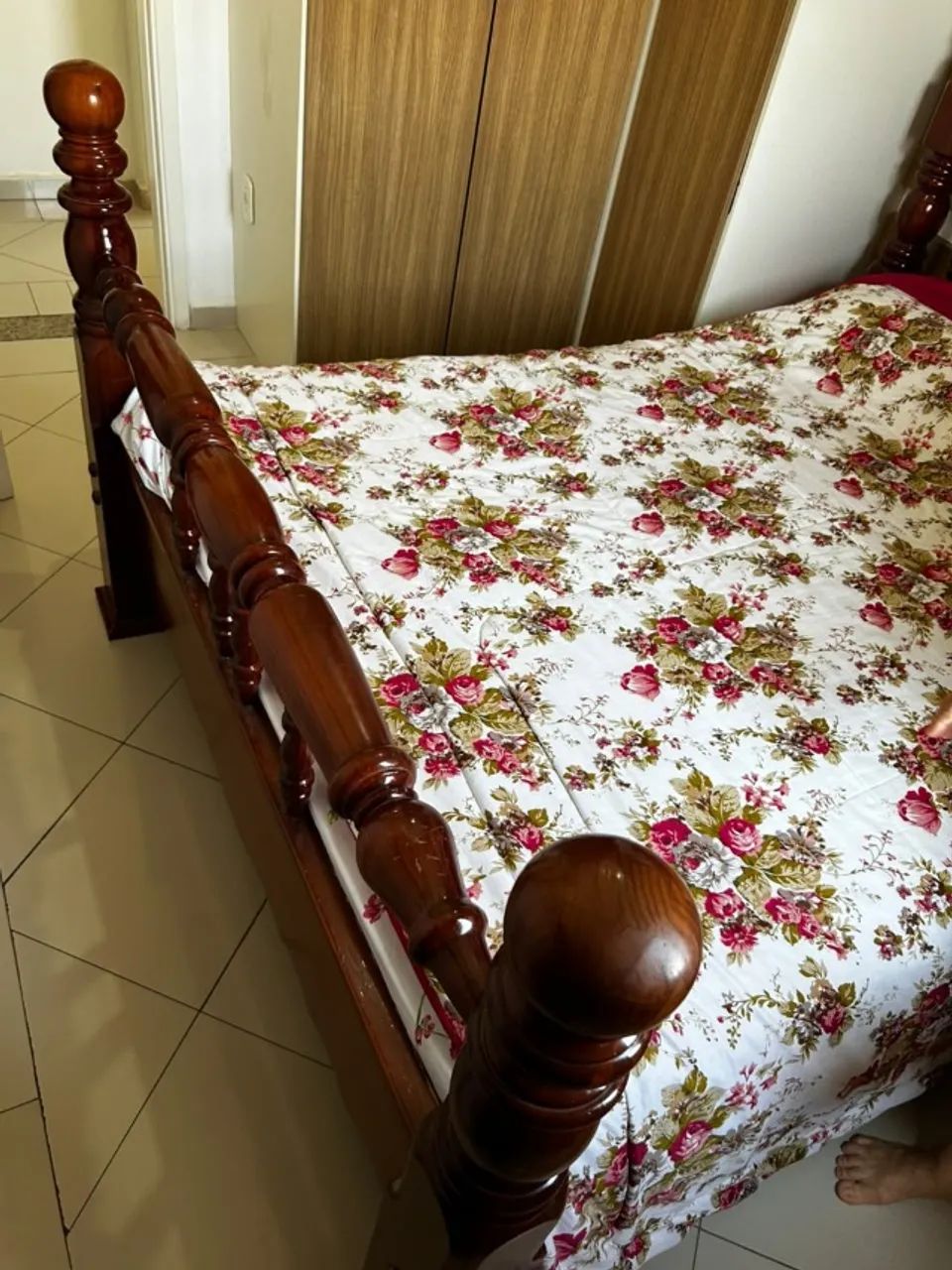 Cama de Casal de Madeira Maciça Com Colchão - Foto 4
