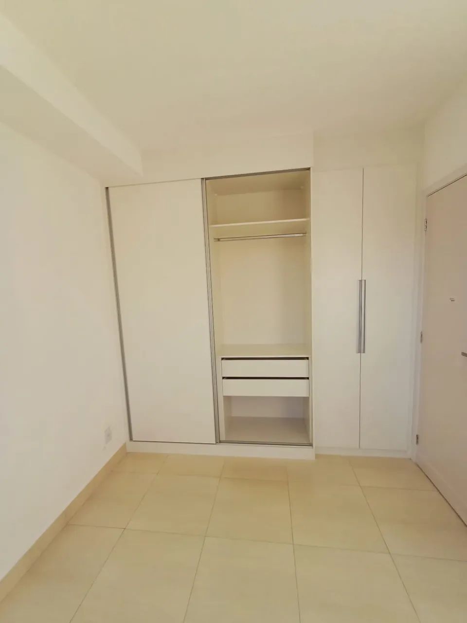 APARTAMENTO: 02 QUARTOS com SUÍTE ALUGUEL 