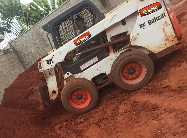 Mini Carregadeira Bobcat S510 cabine aberta  - Foto 4
