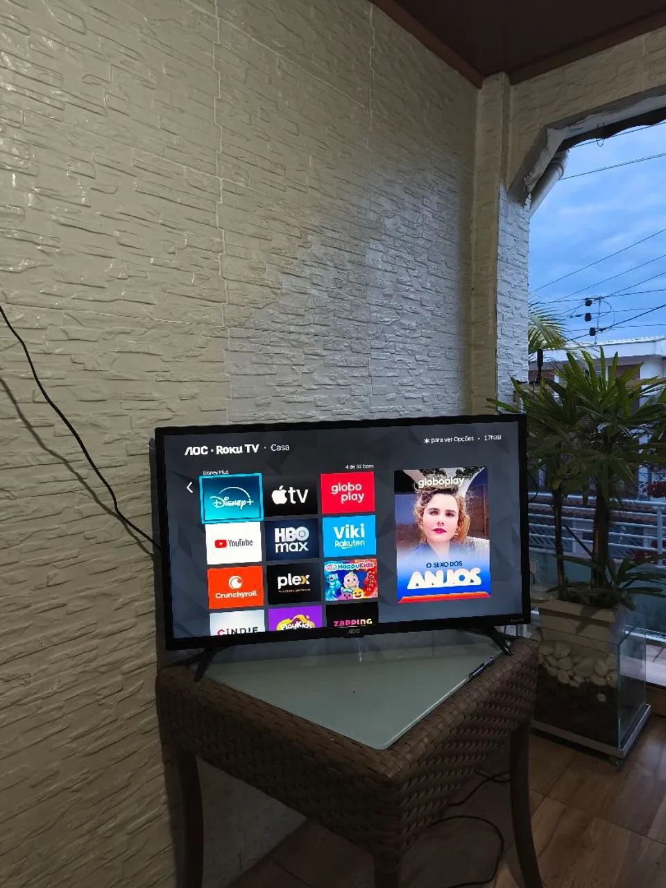 SMART TV 32 POLEGADAS ROKU IMPECÁVEL - Foto 3