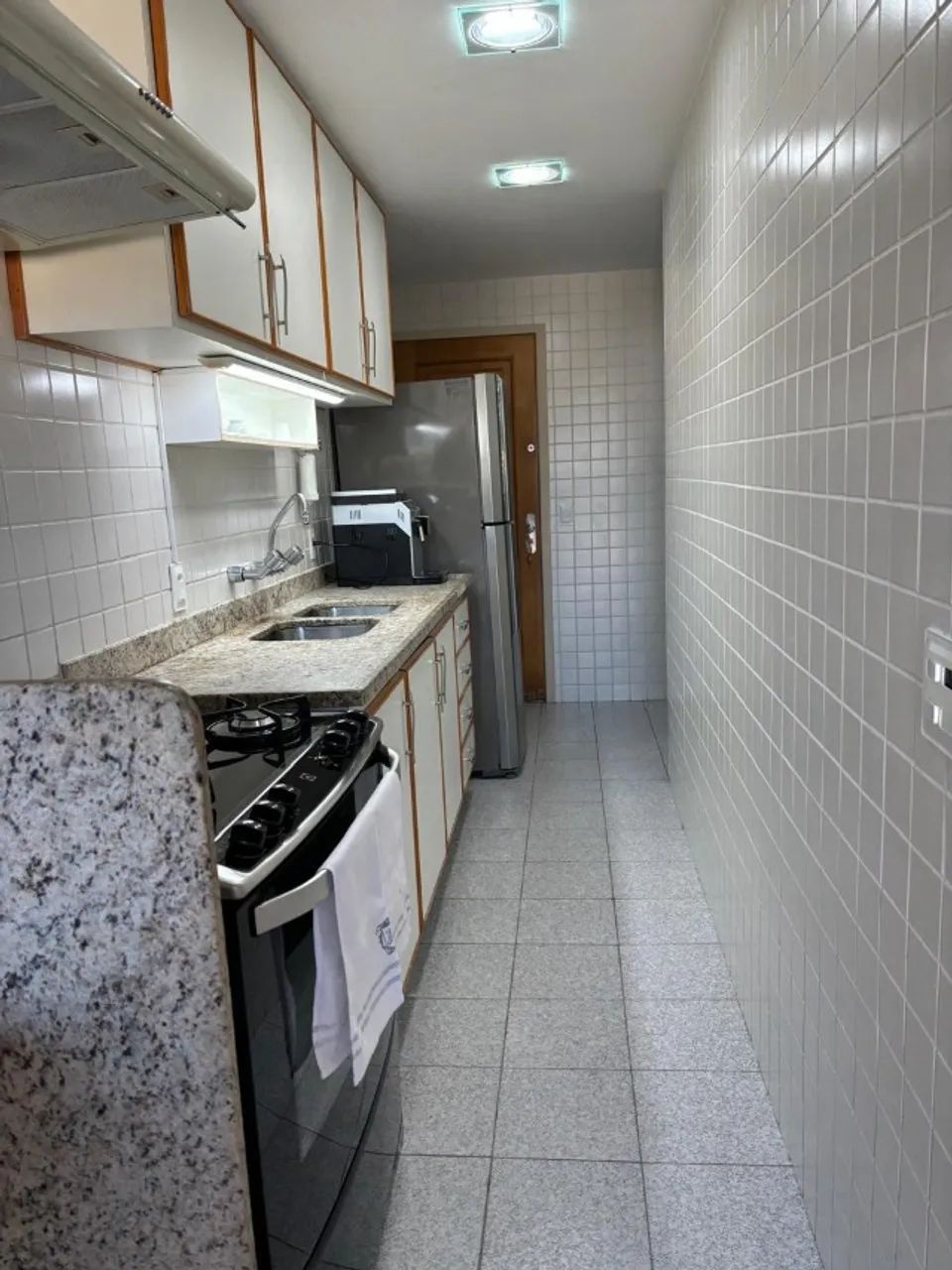 Excelente apartamento 3 qtos, sendo 1 suíte, dependência e duas vagas de garagem. - Foto 7