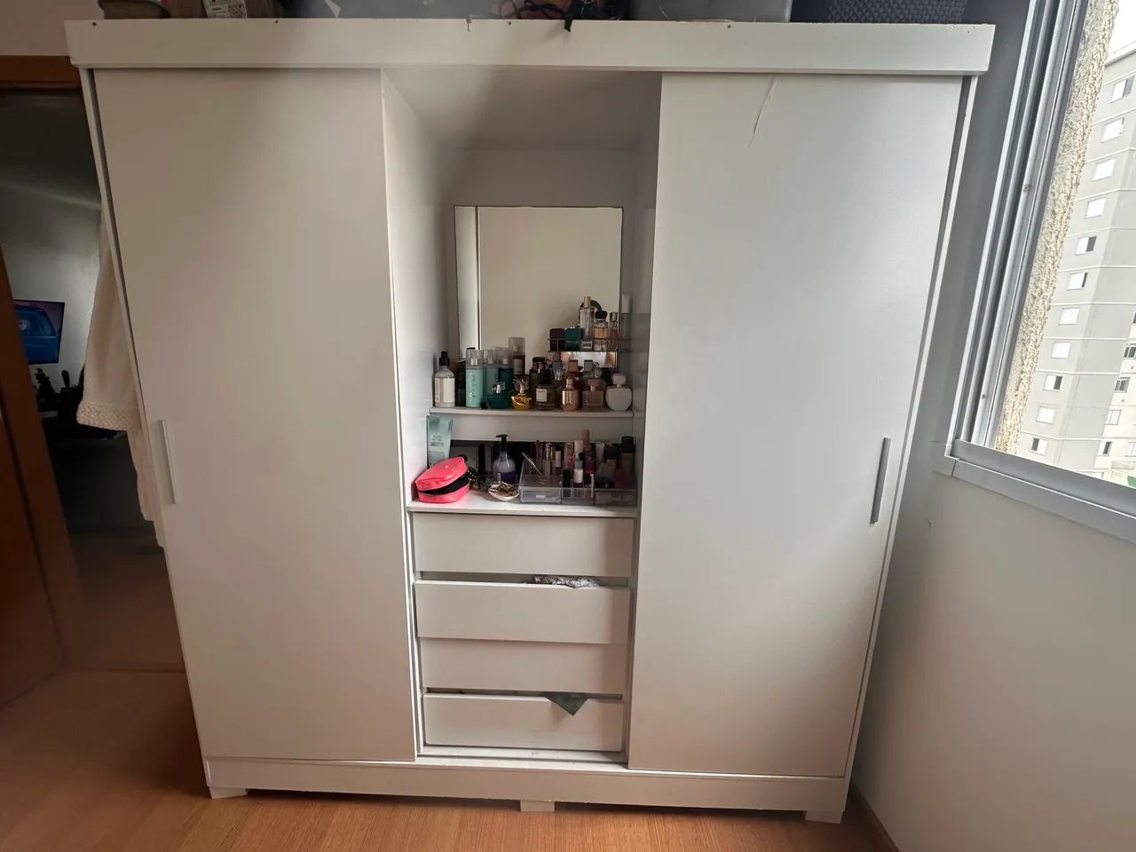 Guarda roupa branco 