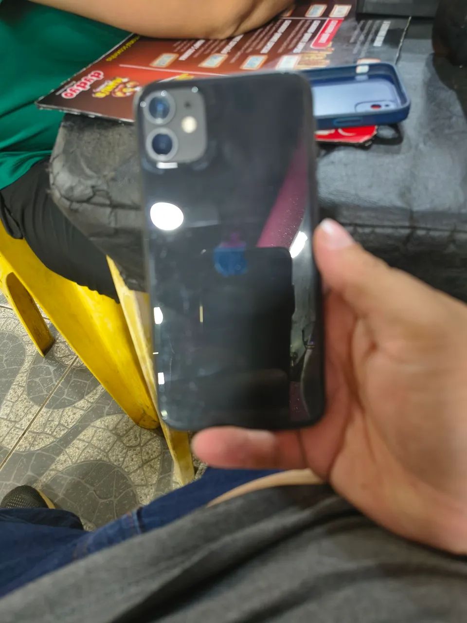 iPhone 11- 128gb preto com carregador. - Foto 4