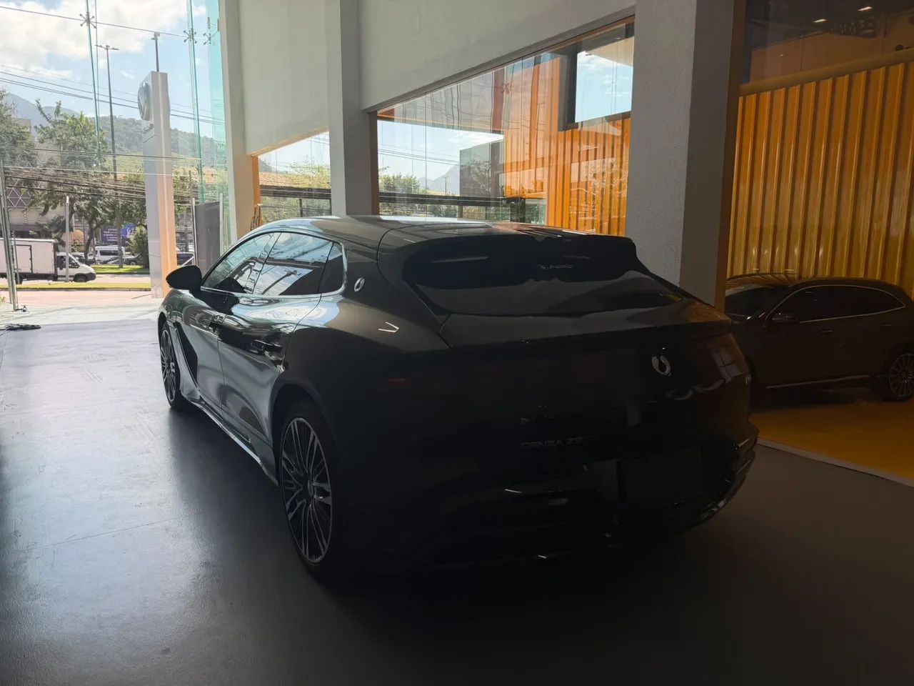 Denza Z9 GT (elétrico), foto 3 de 6