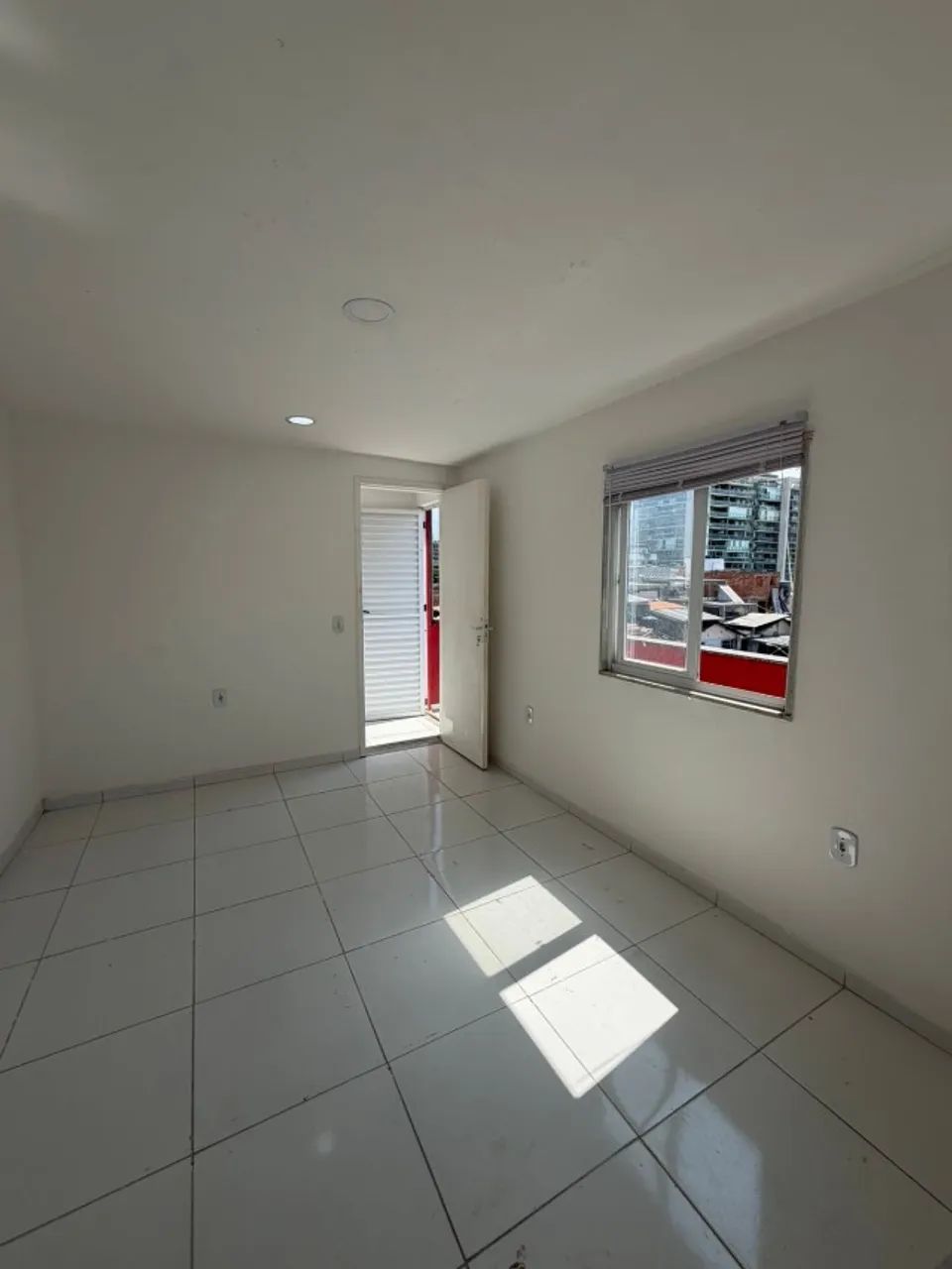 Recreio - Sala comercial ampla c/ 2 ambientes e varanda  - Foto 4