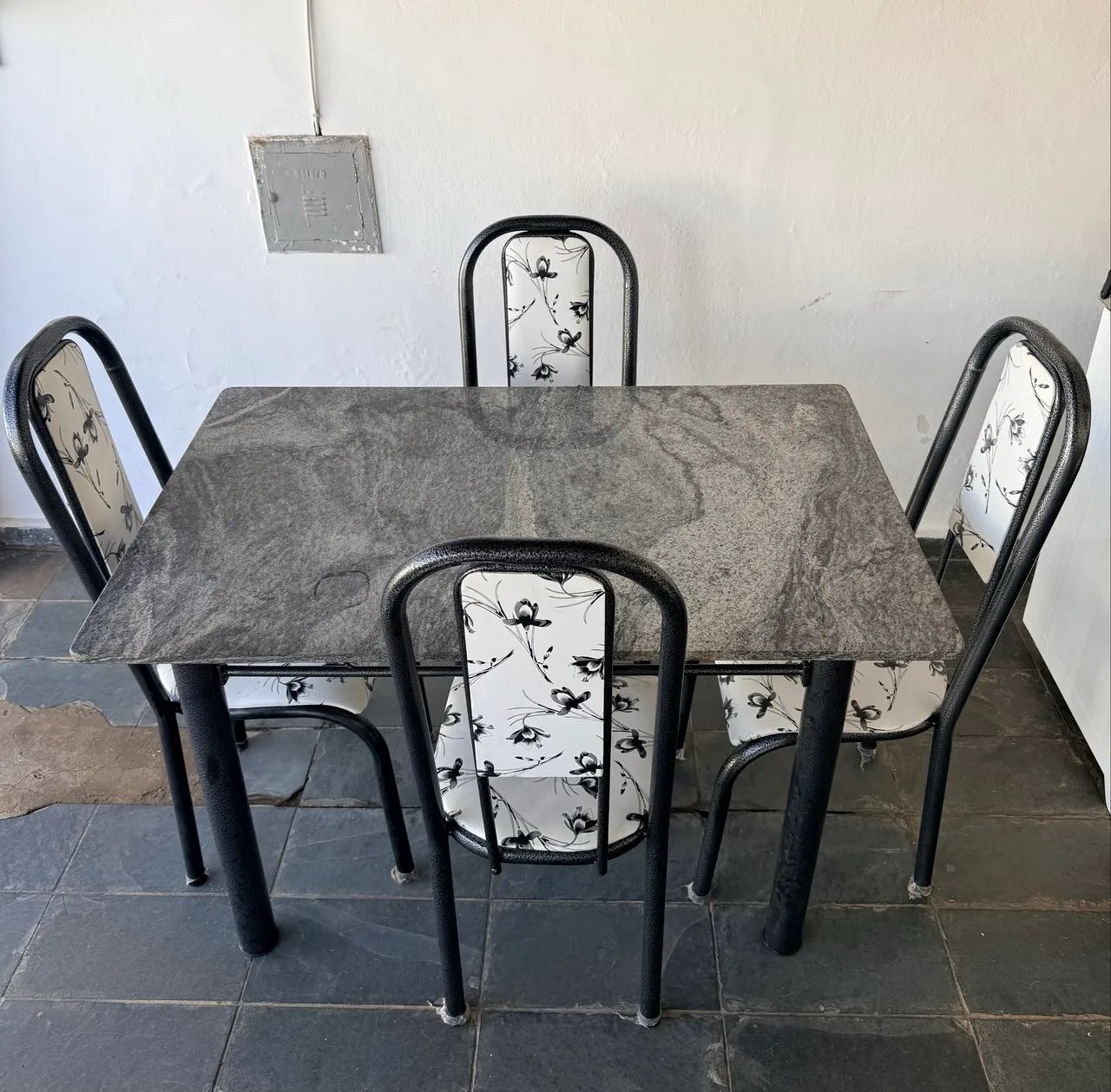 Conjunto de mesa com 4 cadeiras Granito - Foto 2