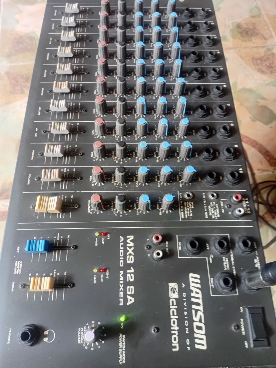 Mesa de audio watsom 12 canas