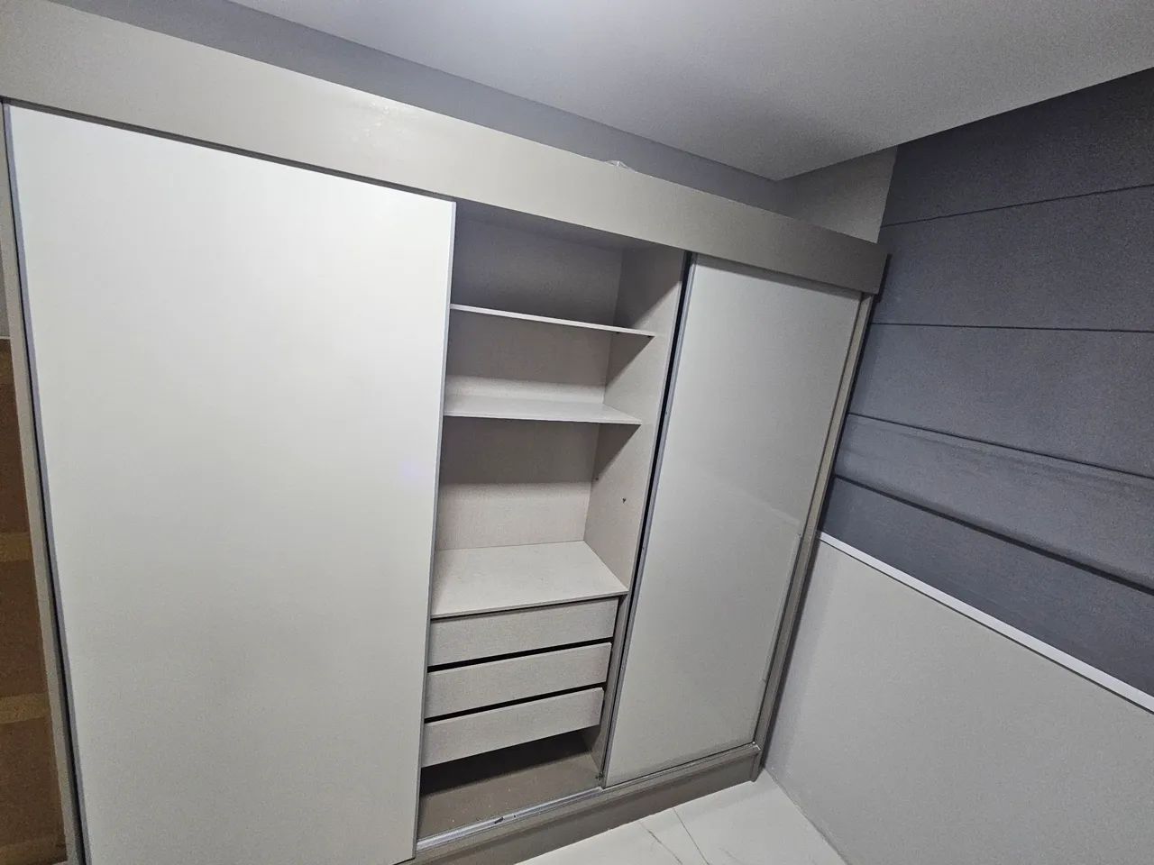 Guarda-Roupa usado com porta de correr  - Foto 3