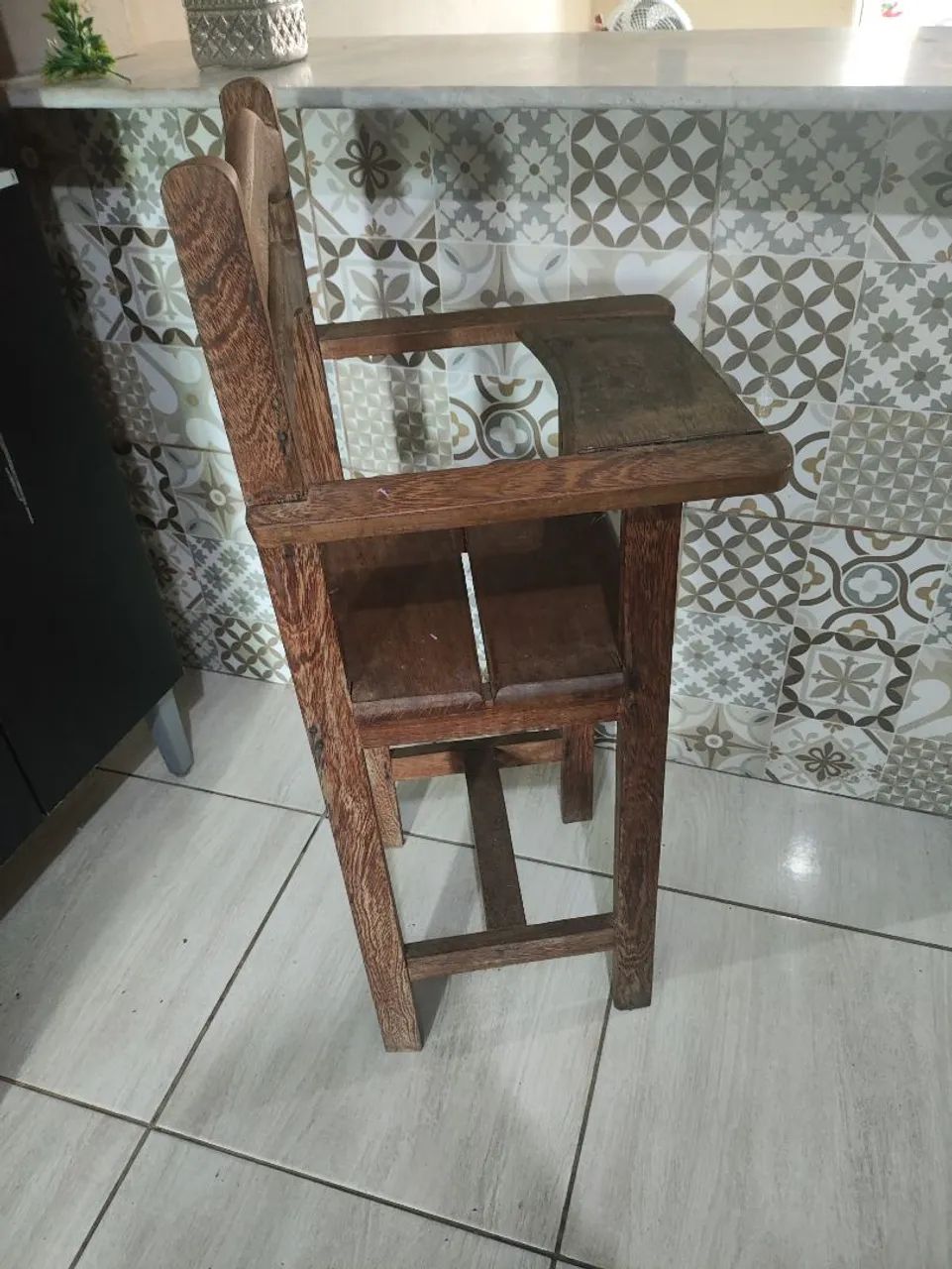 Cadeirinha de alimentação toda em madeira 