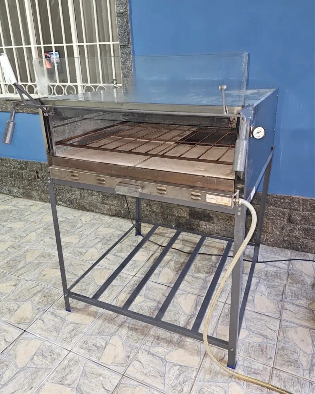 Forno de Pizza a gás 90x90cm + Cilindro para abrir massa manual.