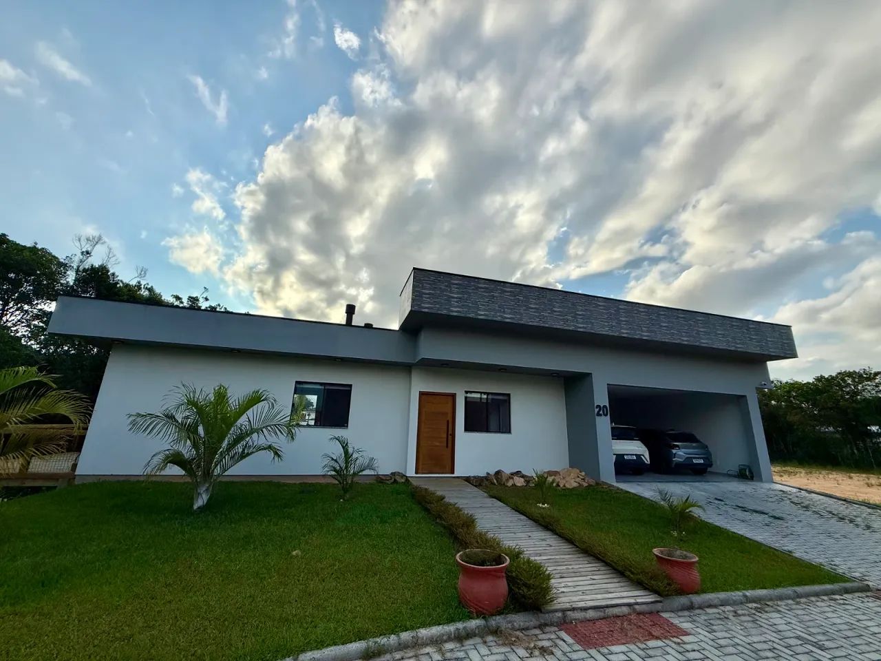 Casa 3 dormitórios, 1 suíte, condomínio fechado