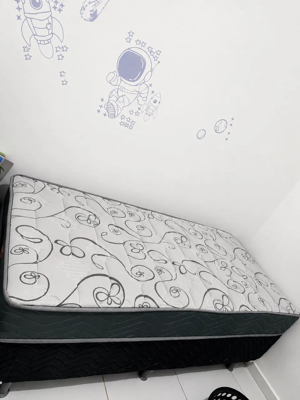 Cama de Solteiro com Colchão - Excelente Estado