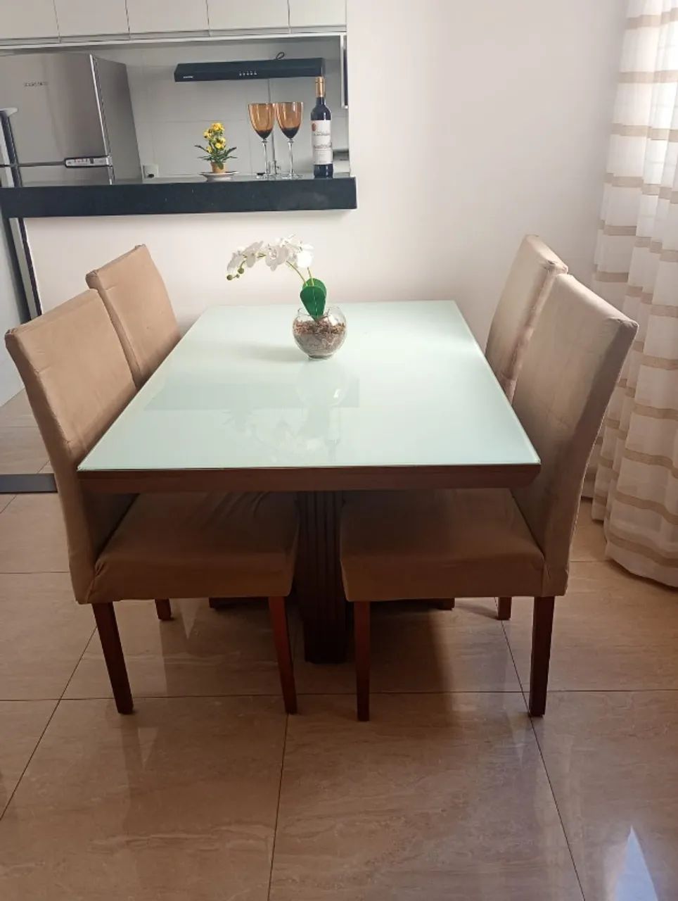 CONJUNTO DE MESA DE JANTAR - 4 CADEIRAS