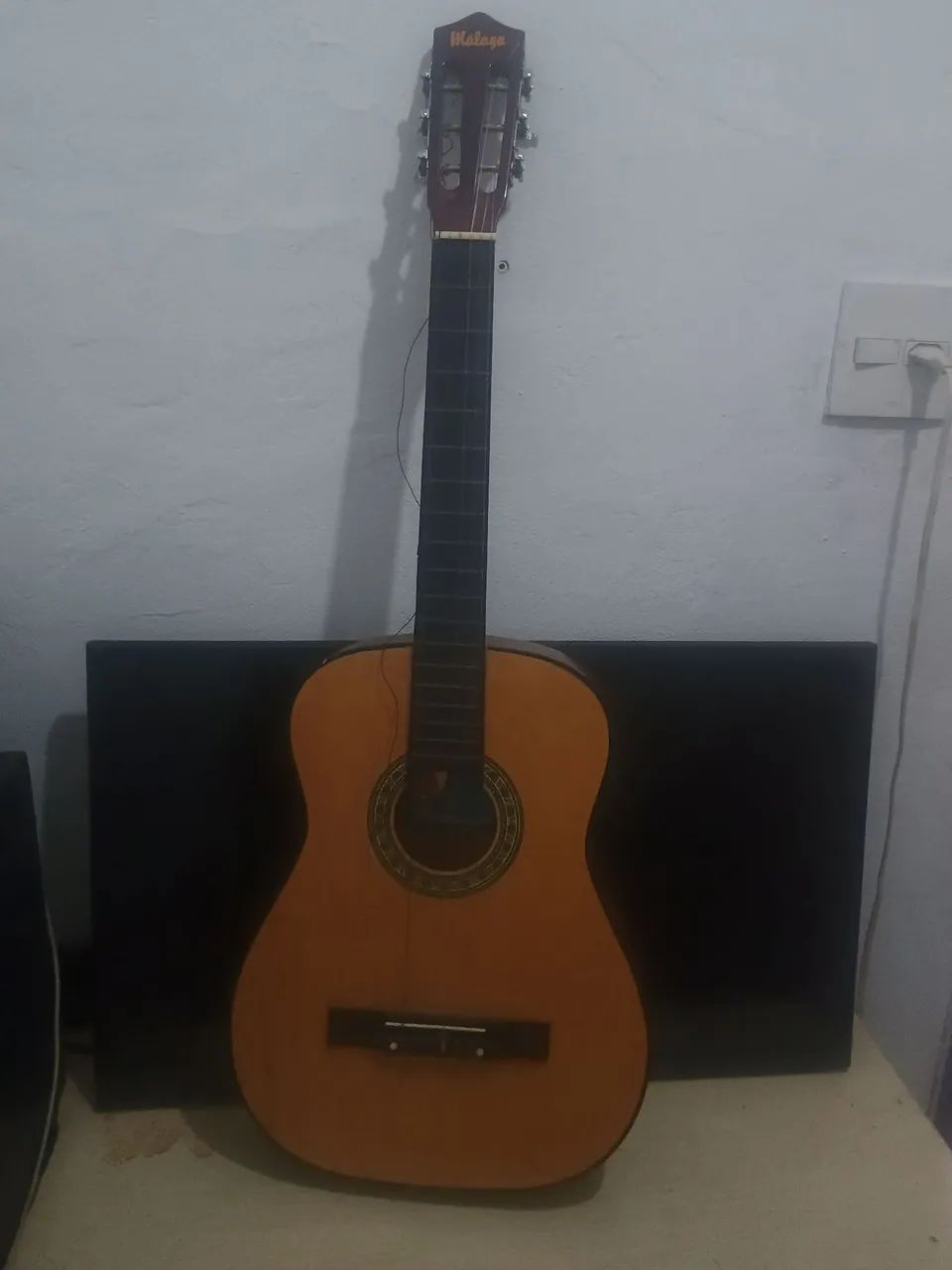 Violão Malaga faltando 2 cordas