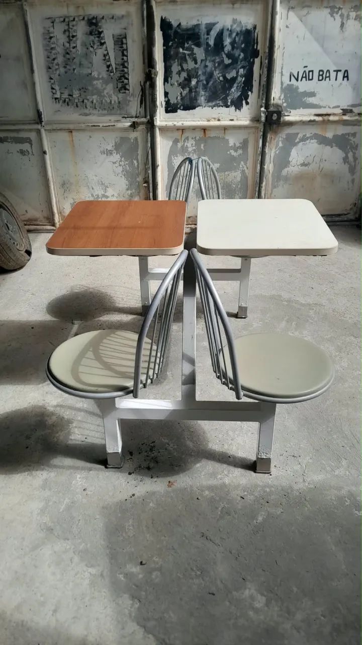 Mesa com 4 cadeiras. Estrutura resistente e  ótimo espaço para refeições. - Foto 4