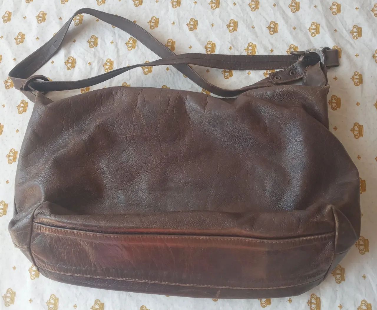 Bolsa em couro. Com alça de ombro e mão.  - Foto 5