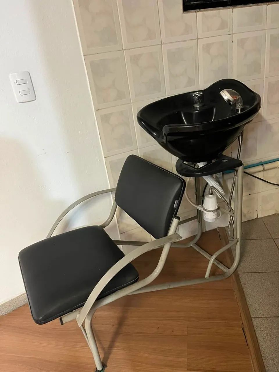 Lavatório e cadeiras  - Foto 5