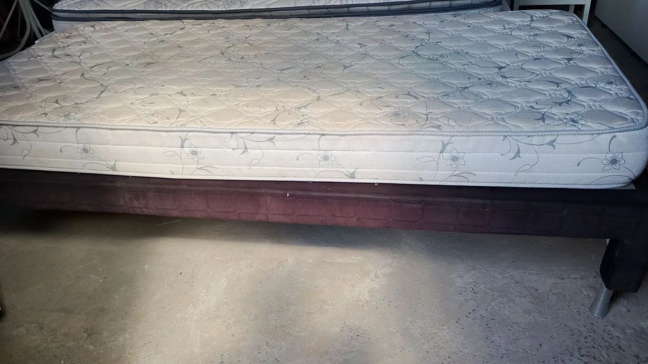 VENDO BASE COM COLCHÃO SE SOLTEIRO  - Foto 3
