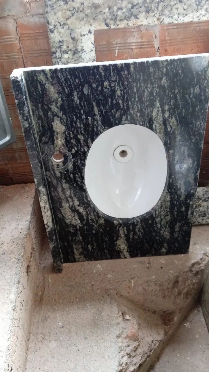 Bancada de granito com cuba oval