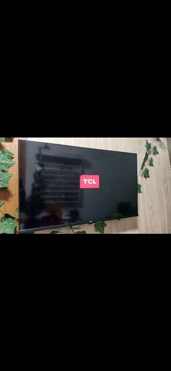 Vendo essa tv da marca TCL DE 50 polegadas SMART ANDROID 4K TV TOP TUDO FUNCIONANDO  - Foto 2