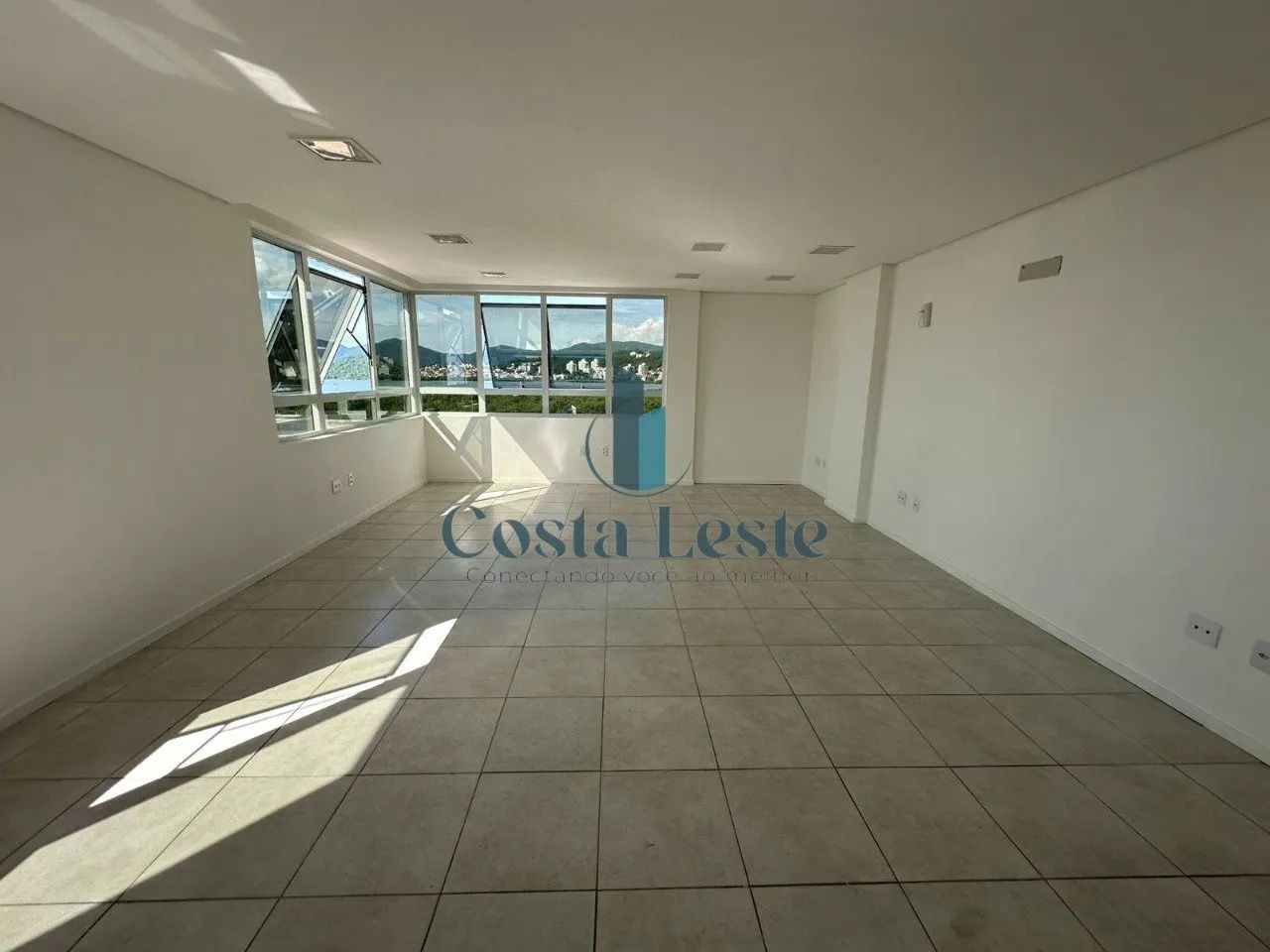 Ampla sala comercial com vista para o mar na Agronômica - Foto 2