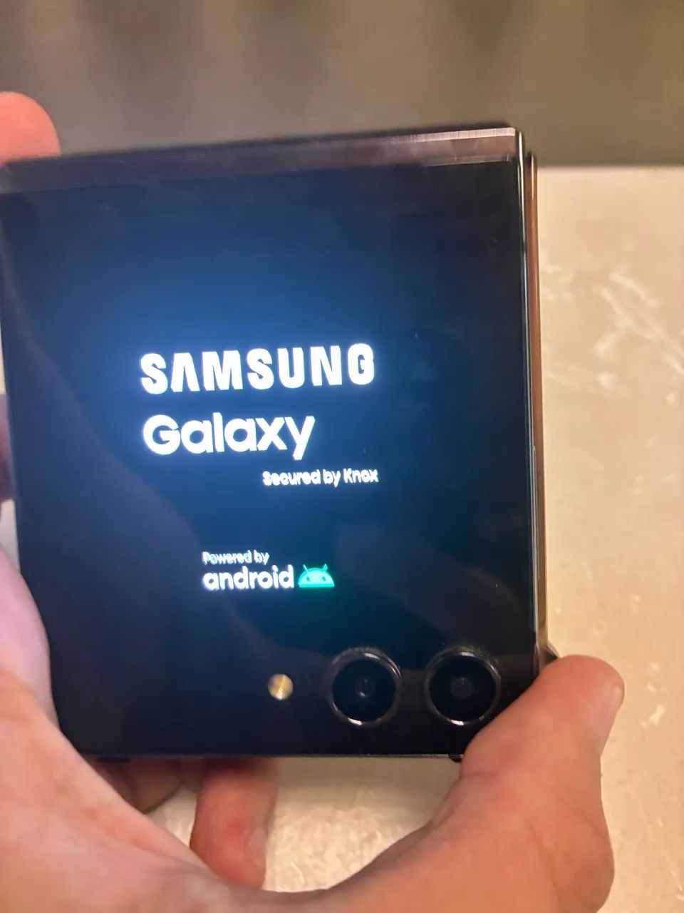 Samsung Z Flip 5 - Foto 4