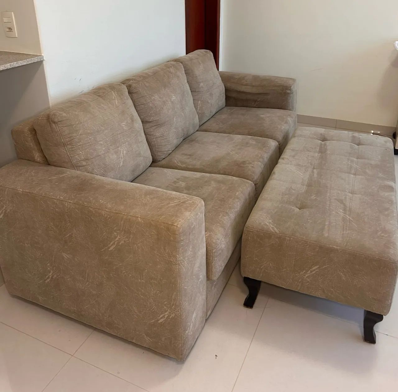 Vendo sofá 3 lugares com pufe
