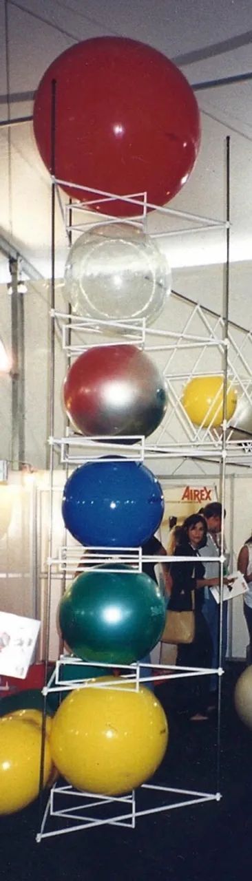 Torre de bolas para promoção e decoração de stand de vendas 