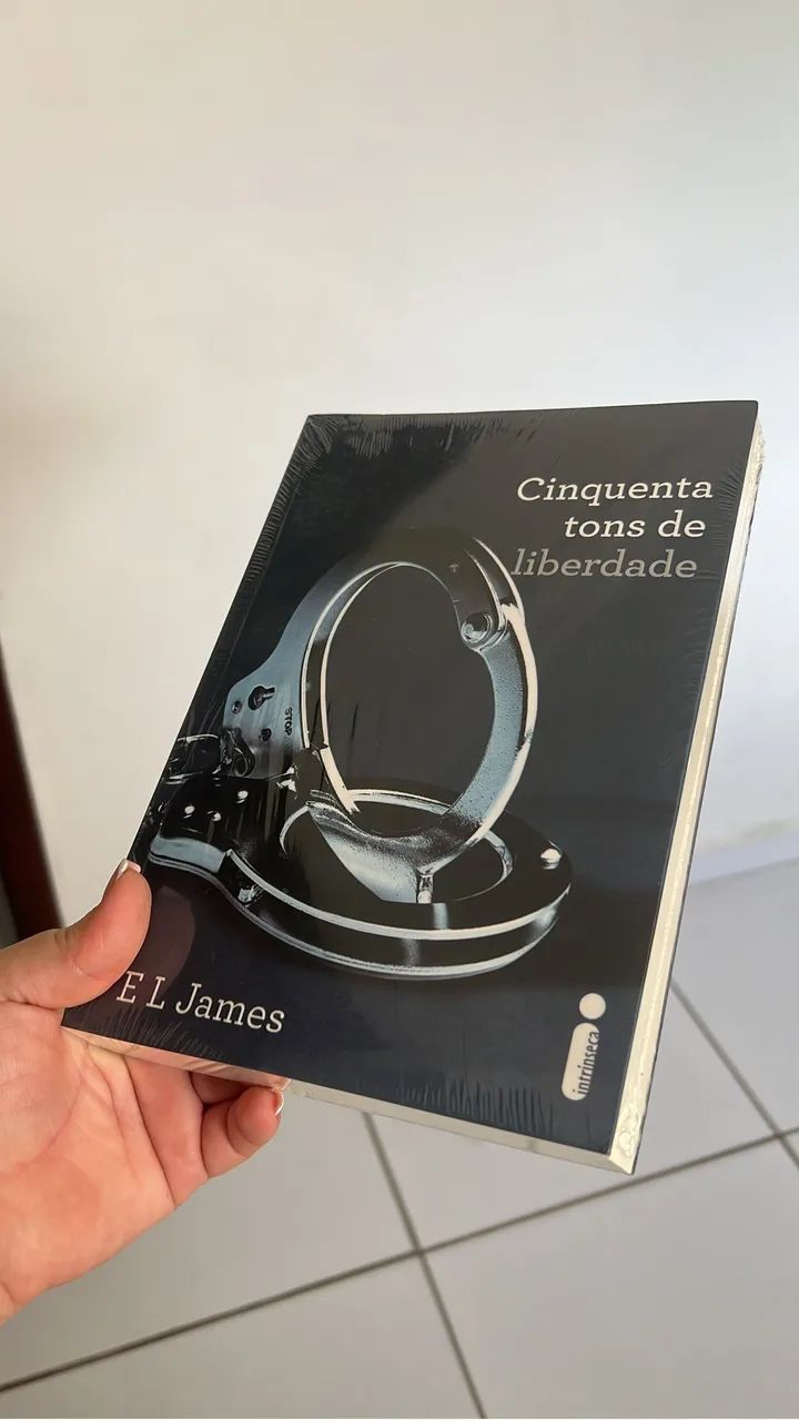 Livro cinquenta tons de liberdade 
