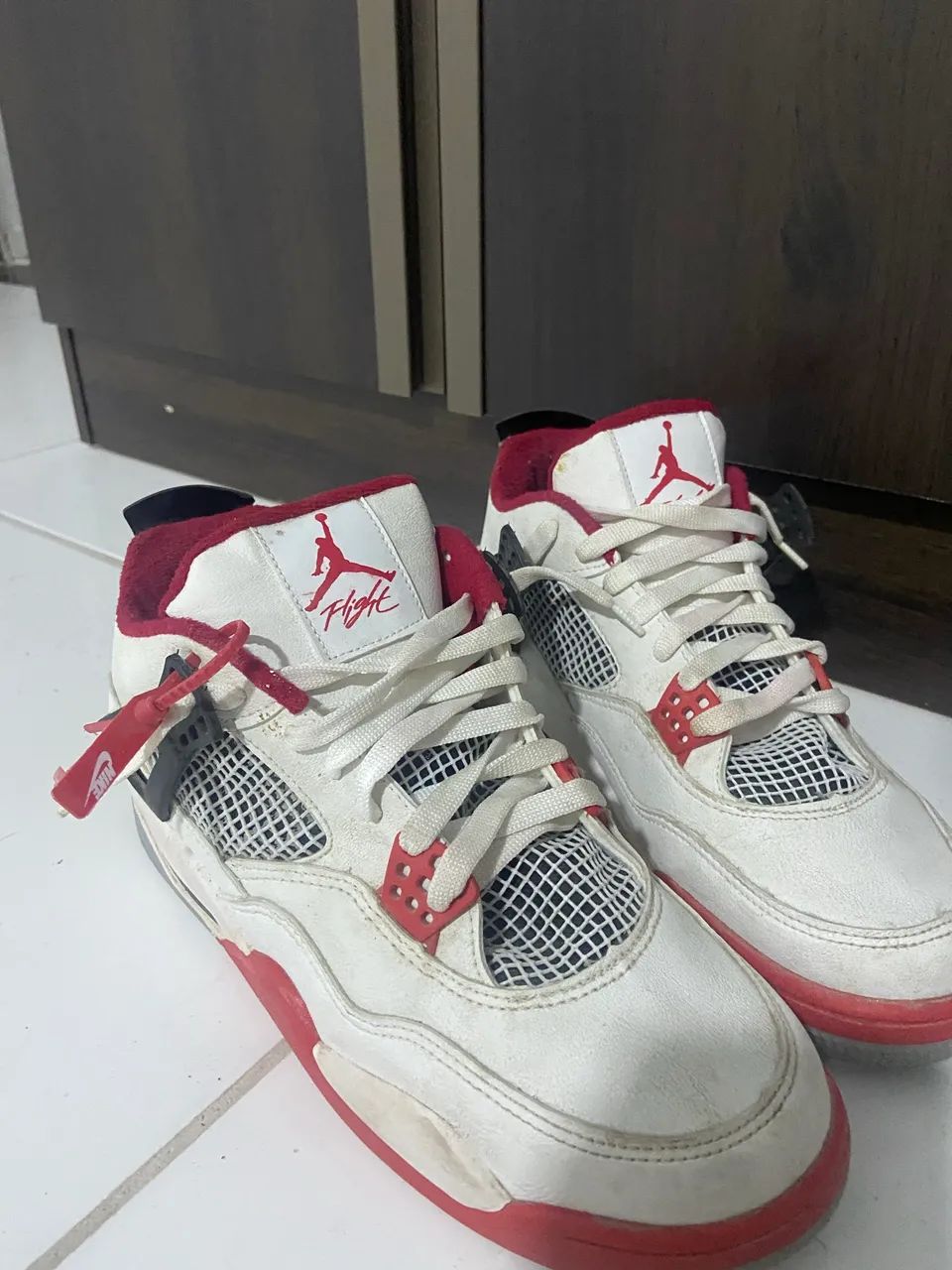 Tênis Nike Air Jordan 4 Branco/Vermelho - Usado (Leia a descrição) - Foto 3