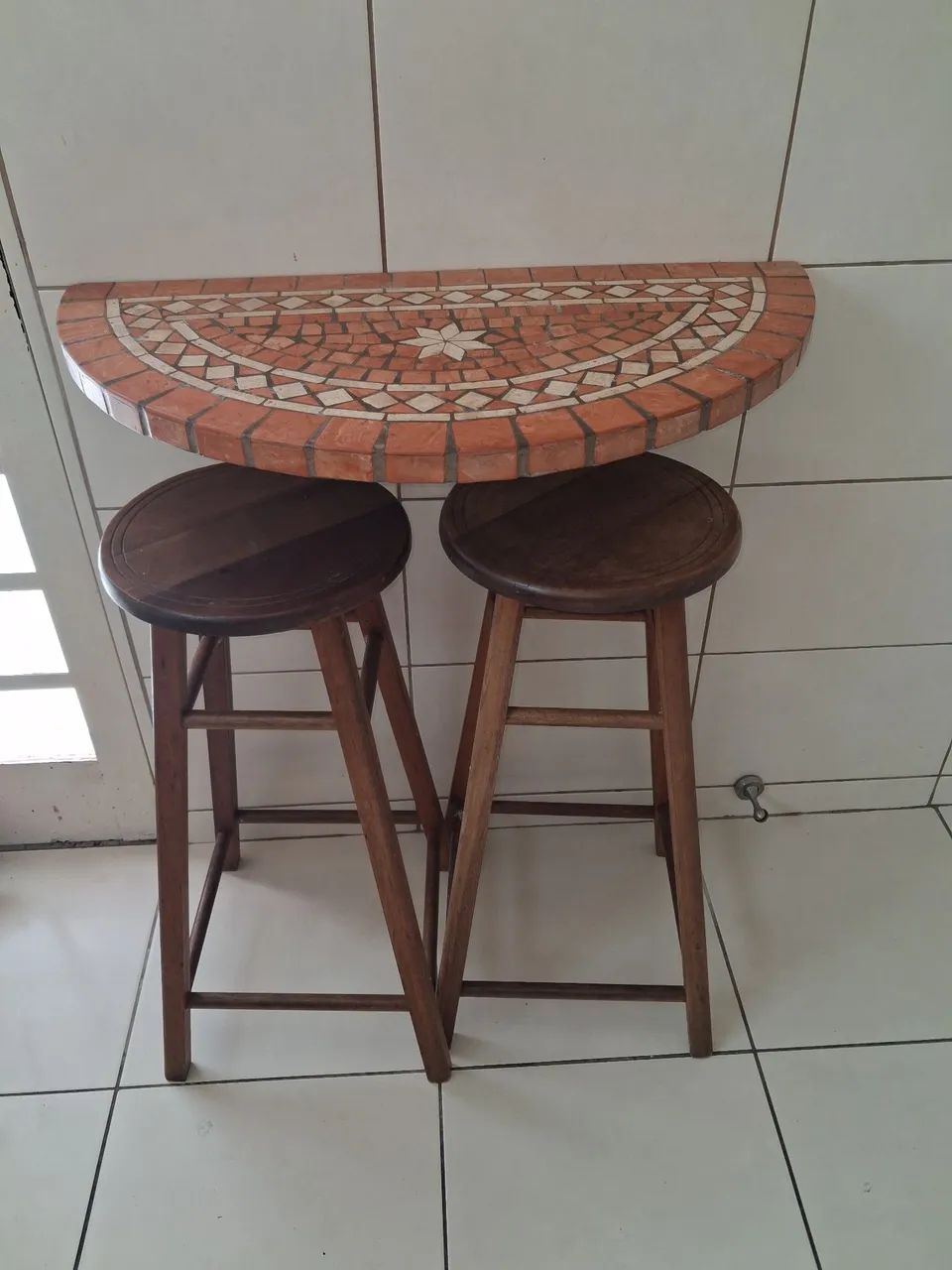 Mesa Mosaico meia Lua com Banquetas