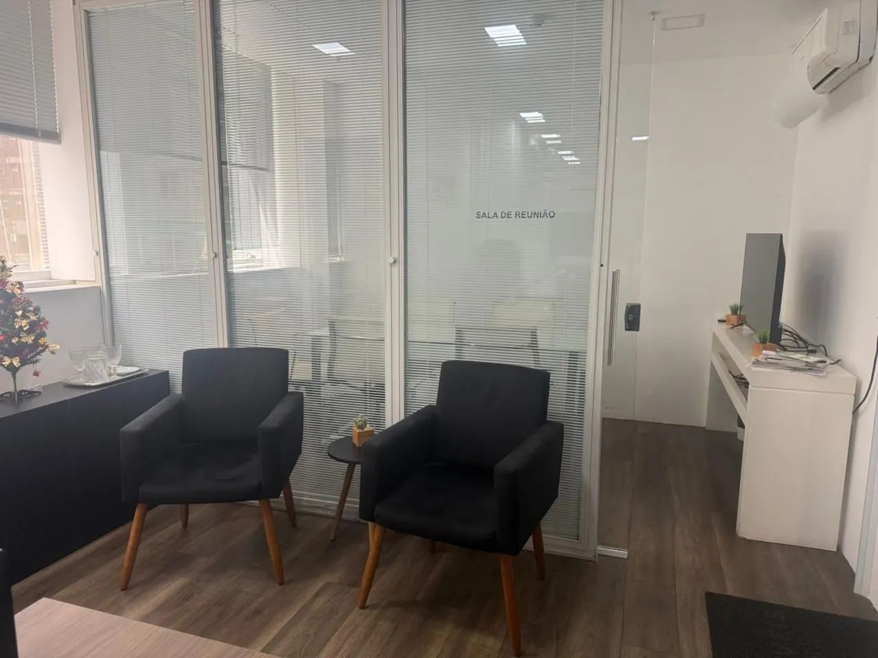 Sala predio alto padão 57,00m² com cpa e banheiro - Foto 5