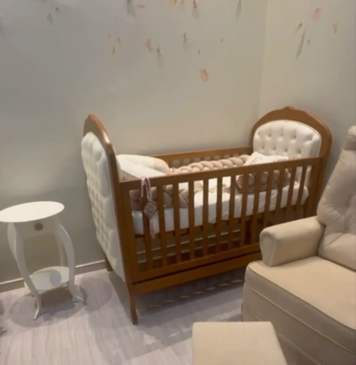 Berço em madeira maciça com Captone, mais Cama auxiliar - Foto 3