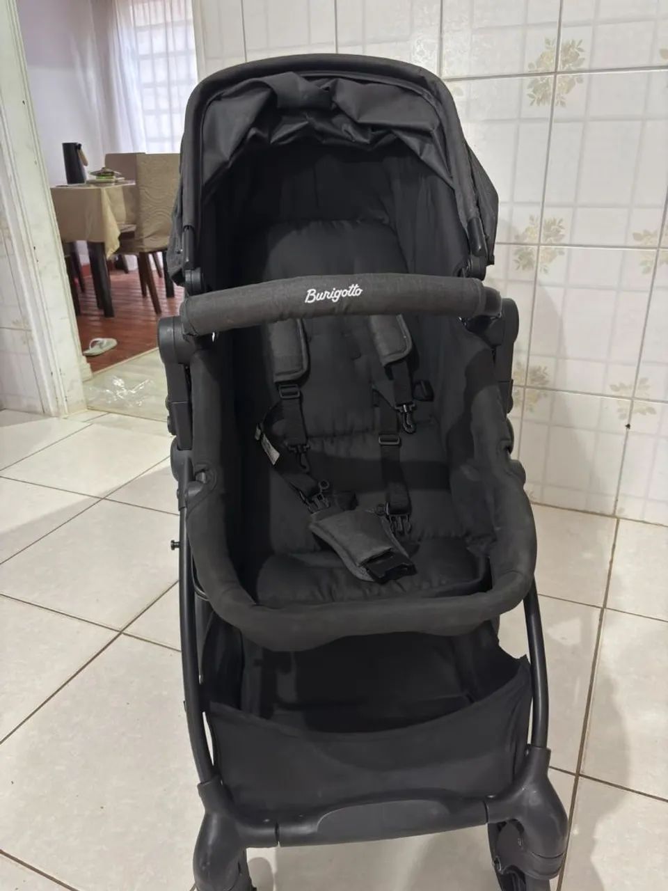  Carrinho e bebê conforto 
