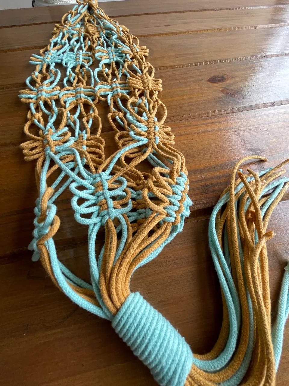 Suporte de planta em macramê 