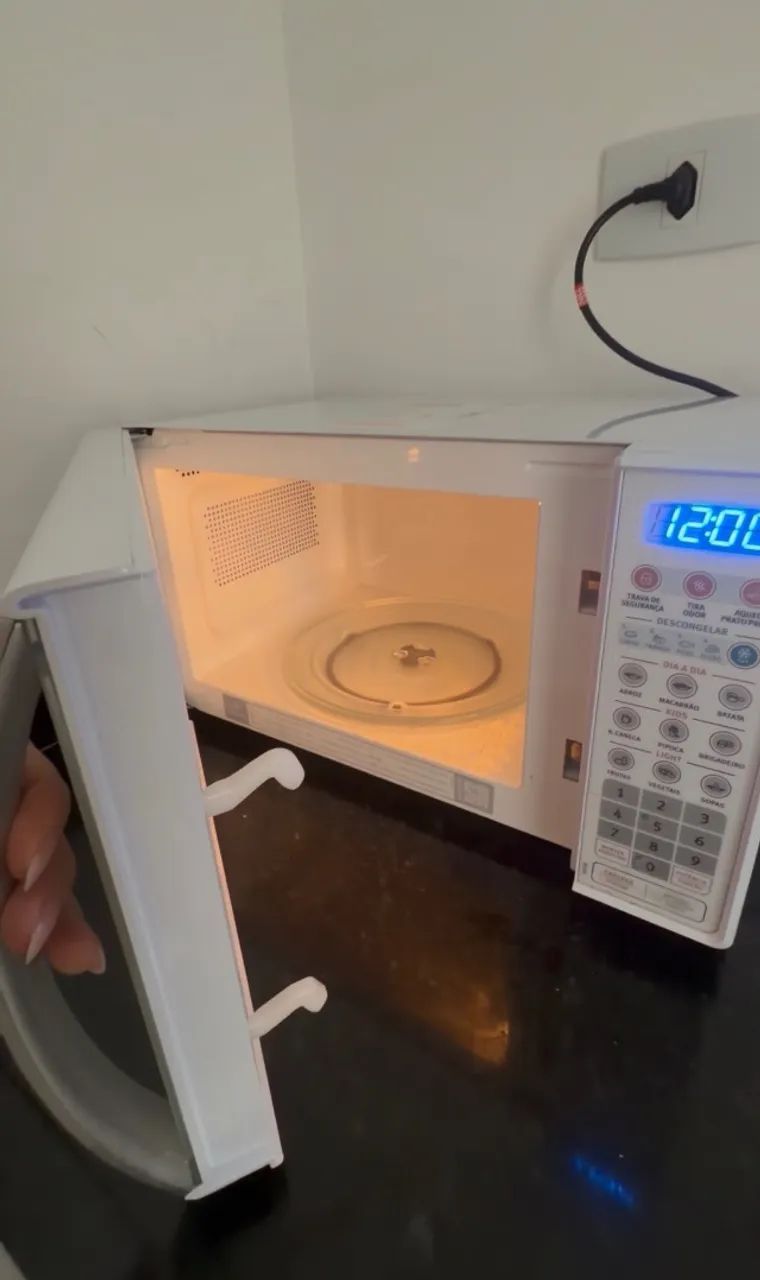 Microondas Eletrolux 20L 220v - Foto 5