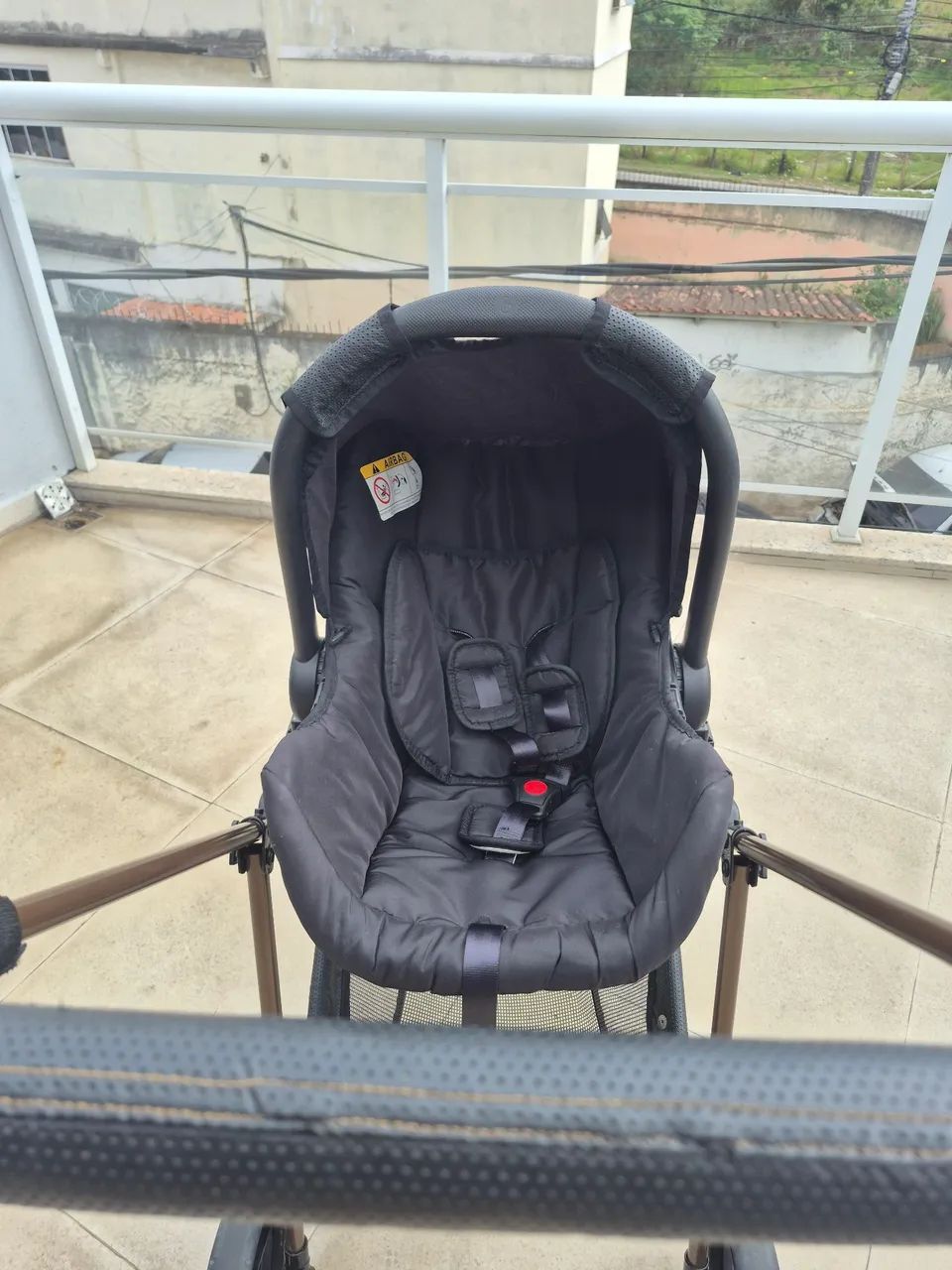 Carrinho de bebê galzerano com bebê conforto e suporte de carro - Foto 2