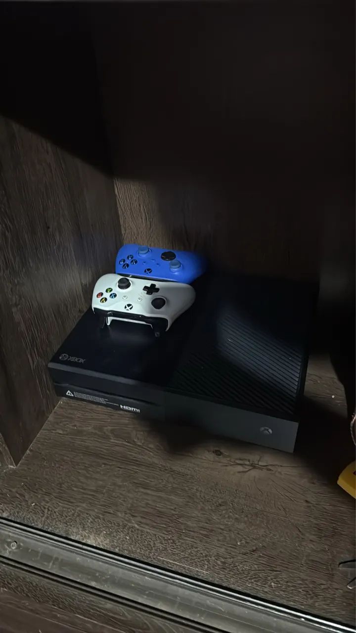 Vende-se Xbox one fat 