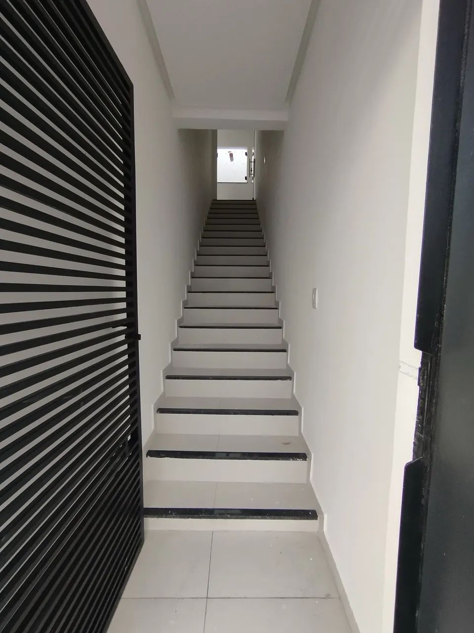 Alugo no 1 andar no centro 