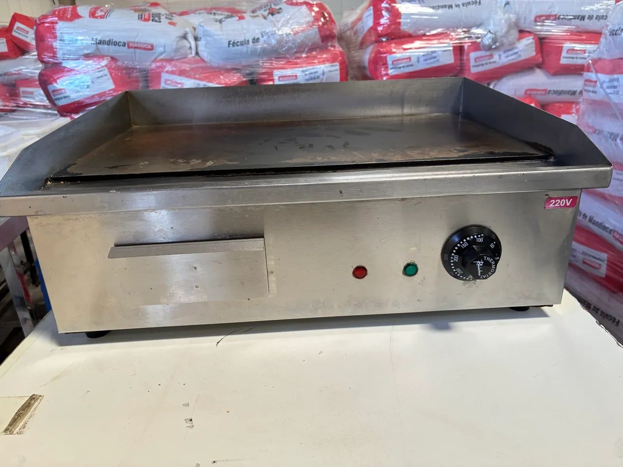 Chapa Elétrica Comercial de Inox 220V - Modelo BL-818A