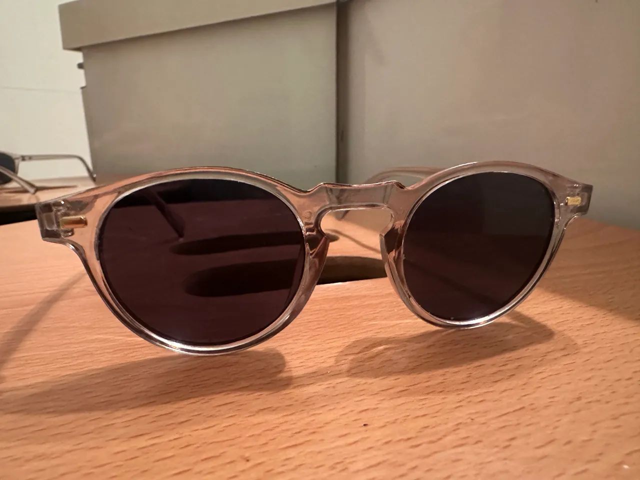óculos de sol round transparente 